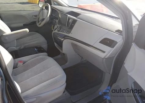 2014 Toyota Sienna Le V6 8 Passenger z USA, uszkodzony, nr VIN 5TDKK3DCXES492274